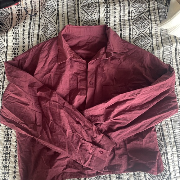 Cropped Burgundy Button Up Top - Picture 2 of 4
